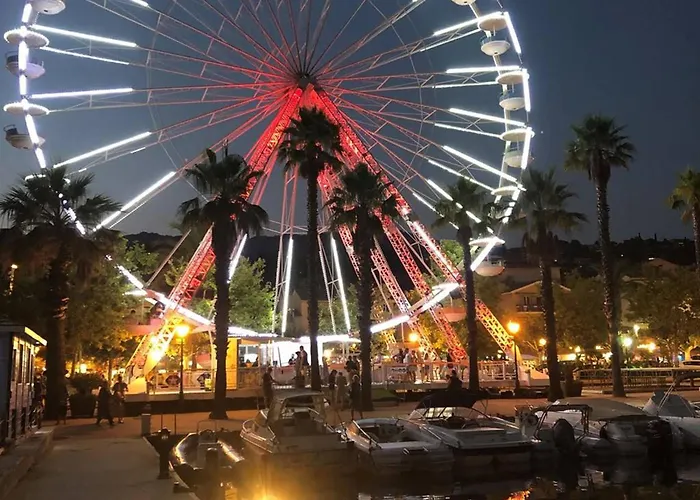 Coquet Au Lavandou Avec Parking Proche - Fr-1-251-299 Ле-Лаванду